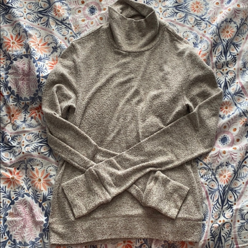 light brown/white turtleneck sweater